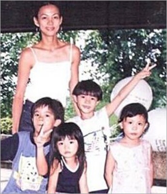 池田エライザの家族写真